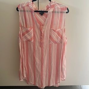 SIZE 4 Torrid sleeveless top. White and a peachy/pink color